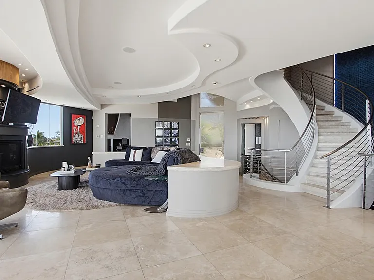 1535 Loring St — Photo 3