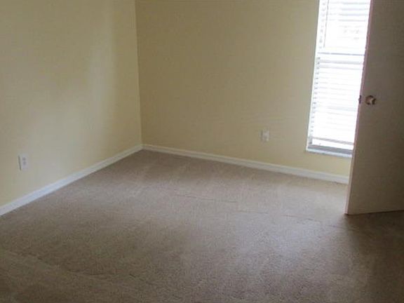 4th image of 1008 McCully Ct