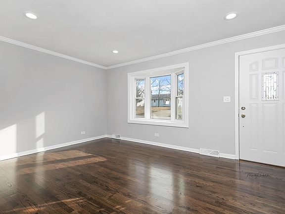 3rd image of 1028 Bishop St