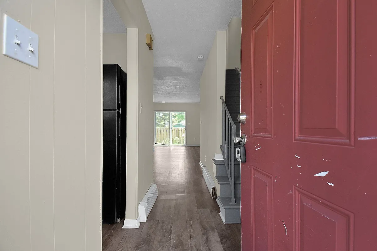 Building Photo - 2419 Belcher Dr