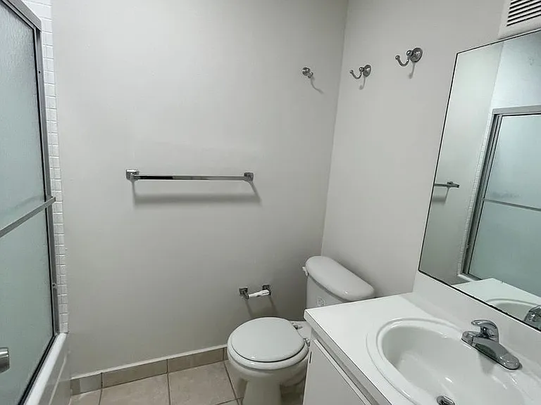 230 Calabria Ave — Photo 20