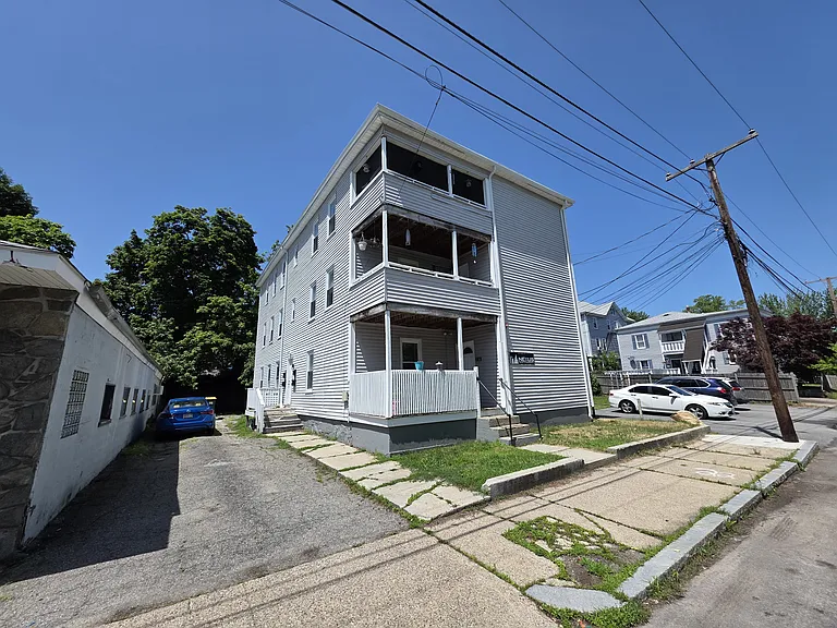  37 Foundry St 1stFlr 2B/1B FreshPaint VinylFlr PetsOK Laundry — Photo 10