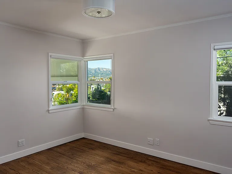 908 Hyperion Ave — Photo 18
