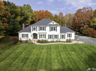 6427 Oakridge Dr, Holland, MI 49423