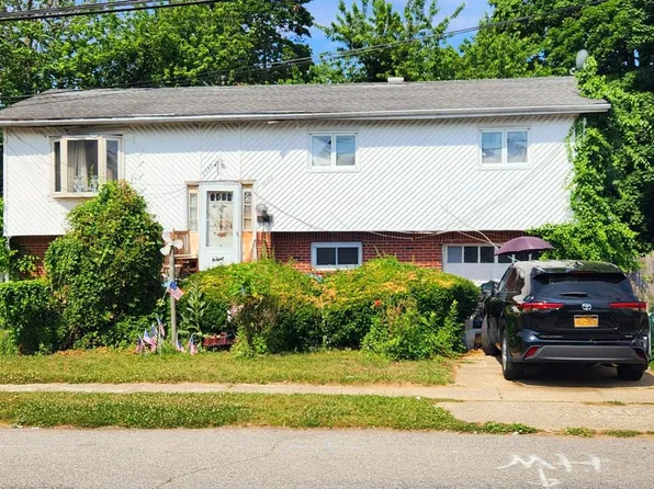 1090 Pinebrook Ct, West Hempstead, NY 11552