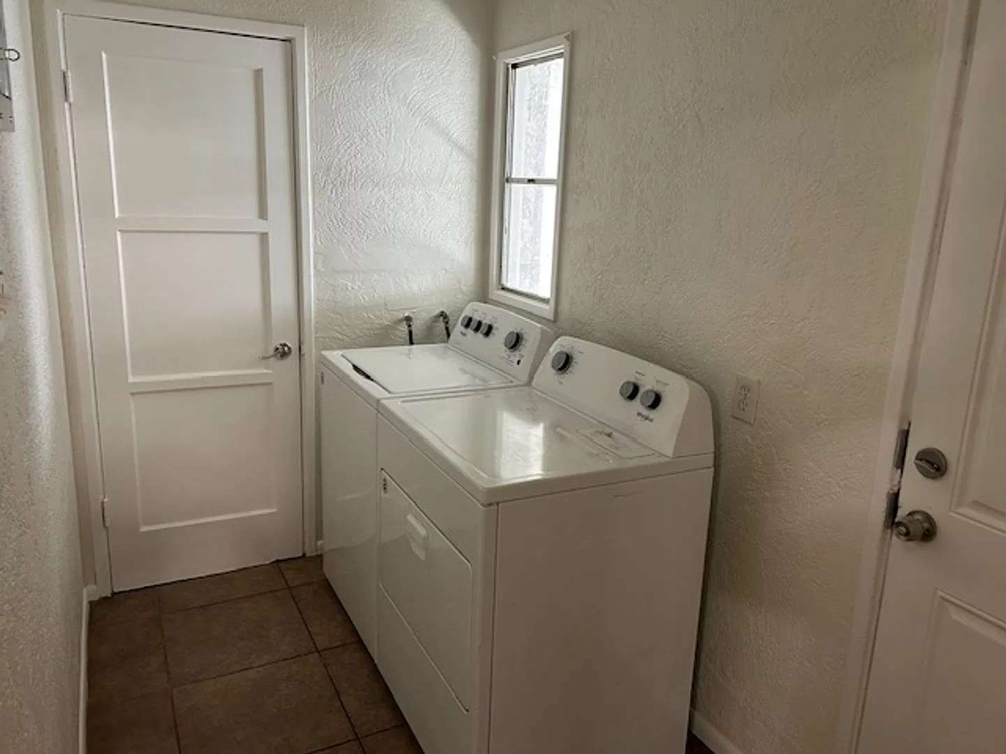 Spacious 3 Bedroom + Den Near Phoenix Country Club — Photo 4