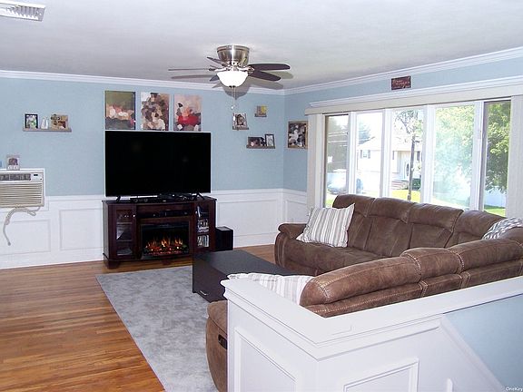 4th image of 7 Roslyn Ct