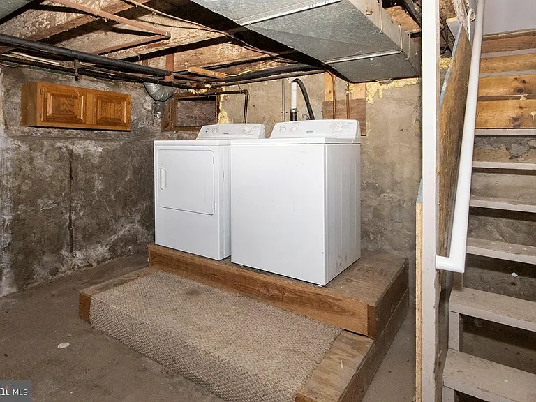 207 Somerset St — Photo 11