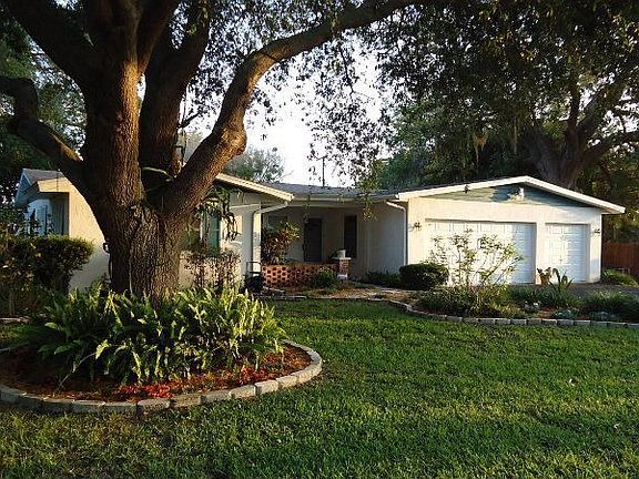Note landscaping and gorgeous oak tree