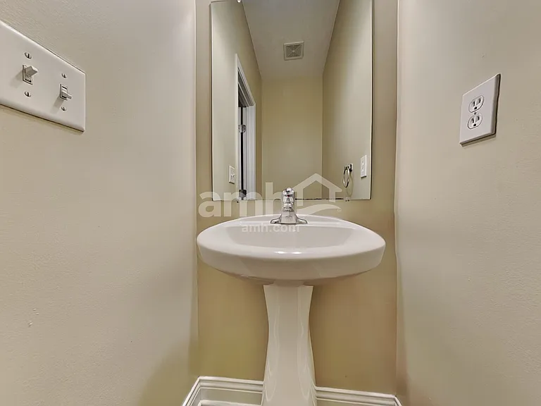 270 Huntington Dr — Photo 9