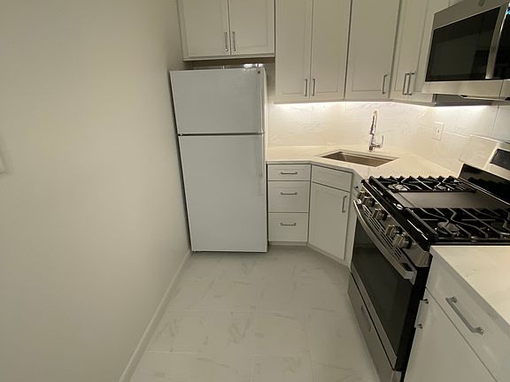3rd image of 1715 Hartranft St #200