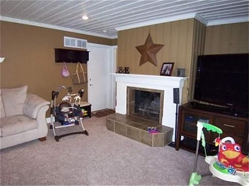 4th image of 3004 Wilshire Ave