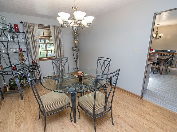 5th image of 20271 Glenwood Ln