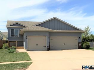 2601 S Lancaster Dr, Sioux Falls, SD 57106