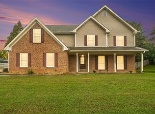 1570 Rose Pointe Dr, Loganville, GA 30052