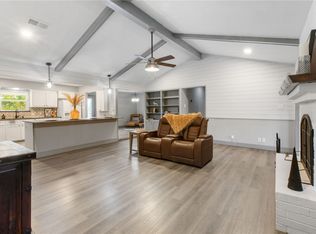 117 Golfview Dr, Hilltop Lakes, TX 77871