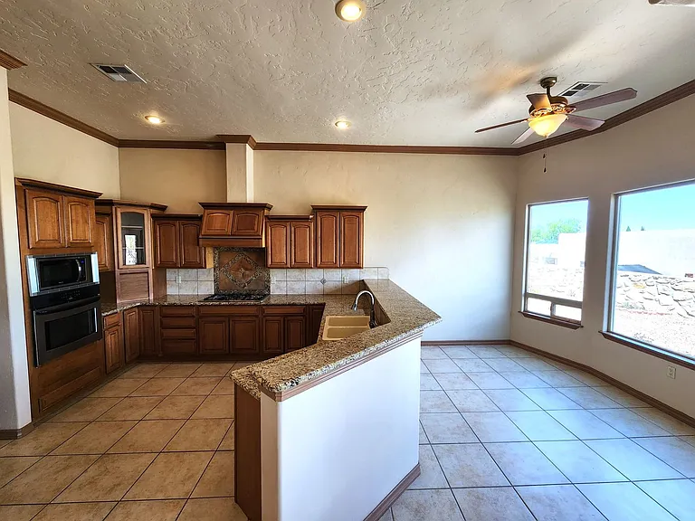 4189 Capistrano Ave — Photo 11