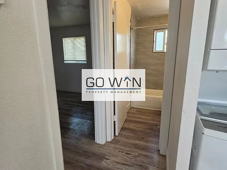 2146 E Taylor St — Photo 17