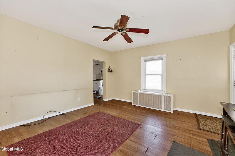 5th image of 28 Mohawk Avenue
