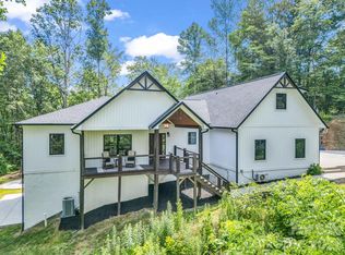 5717 Turnpike Rd, Horse Shoe, NC 28742