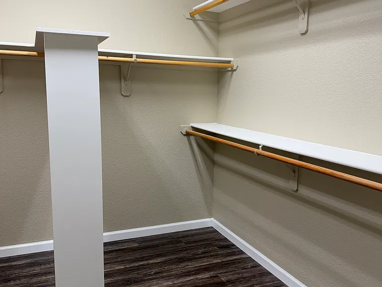 Primary suite walk-in closet