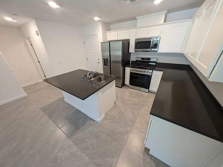 3509 Golden Chariot Ave — Photo 5