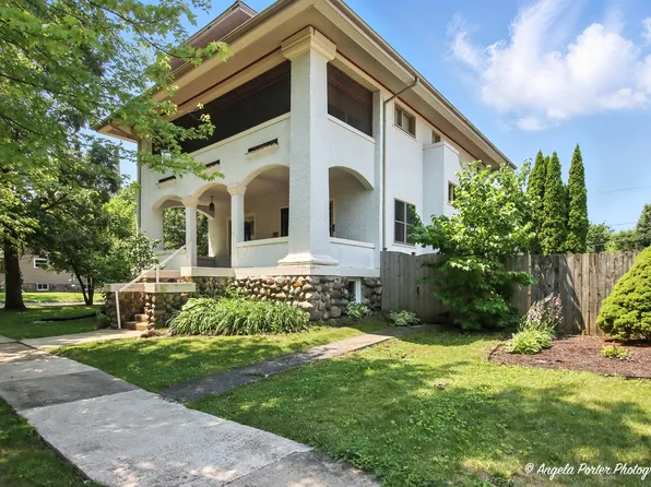 1100 N Hart St, Harvard, IL 60033