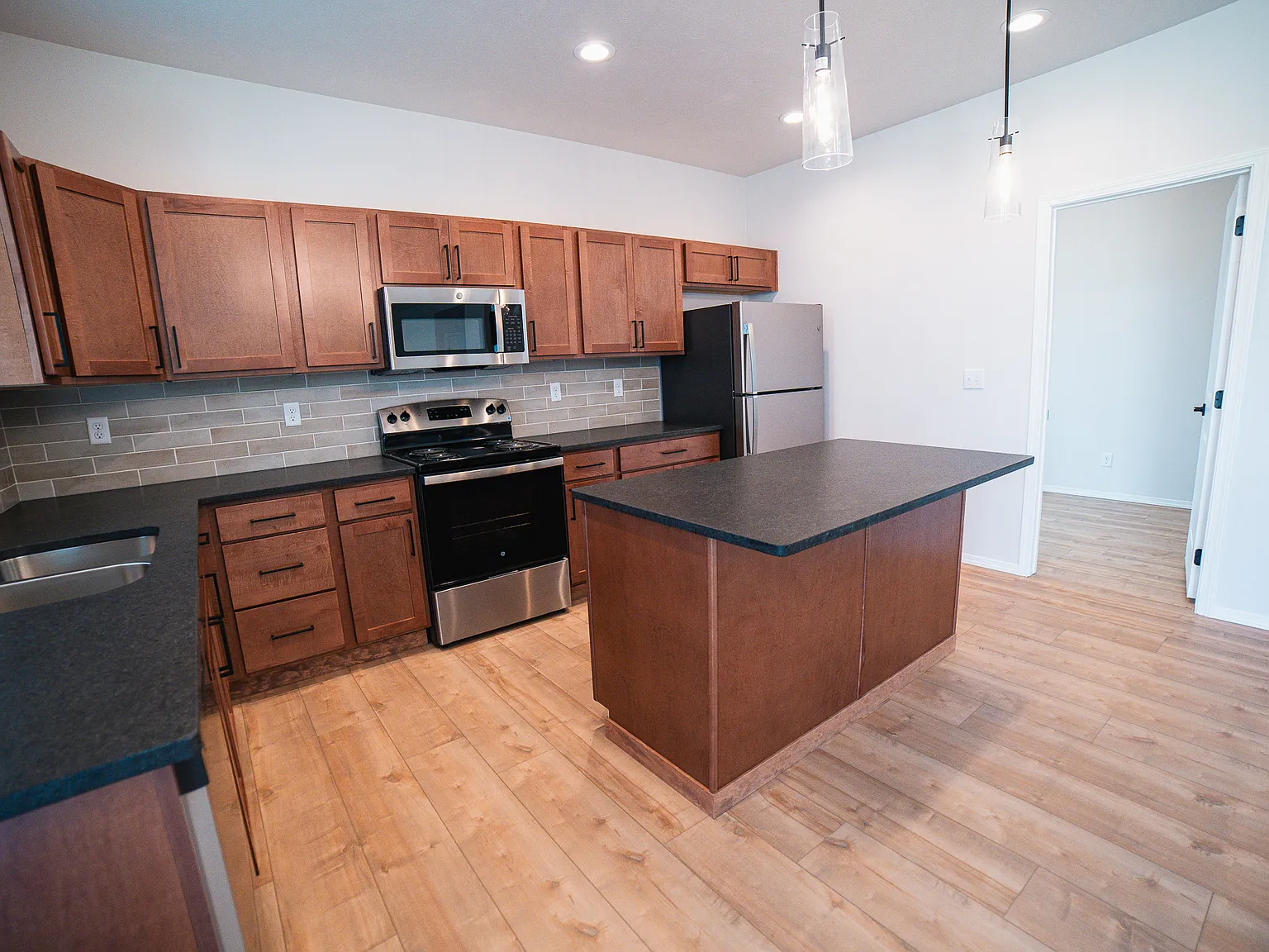 3 bed, 1829 sqft, $2,695 — Photo 2