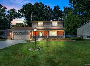 29505 Northbrook Ct, Southfield, MI 48076