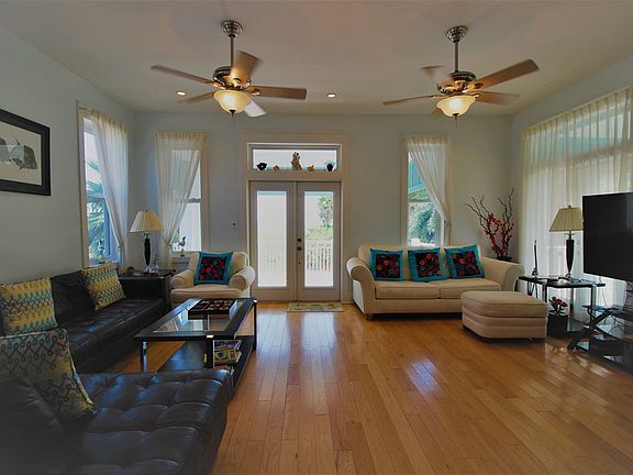 3rd image of 8237 Breakers Blvd