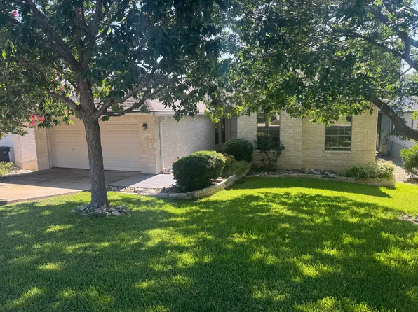220 E Creekview Dr, Fredericksburg, TX 78624