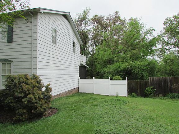 4th image of 8120 Thornewood Dr