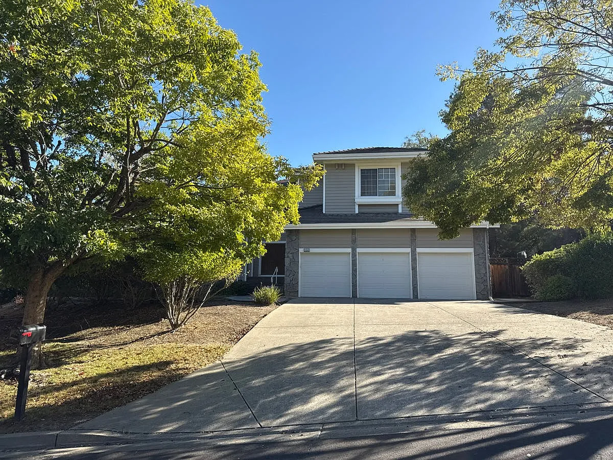 2185 Ridgepointe Ct photo 1
