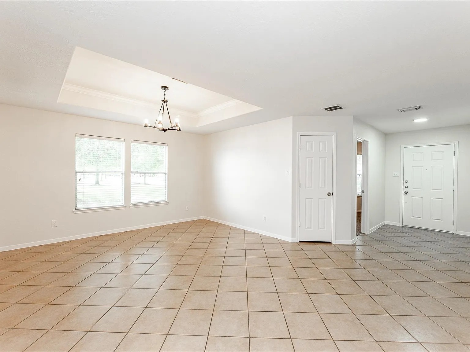 4 bed, 2.5 bath, 2065 sqft, $2,300 — Photo 3