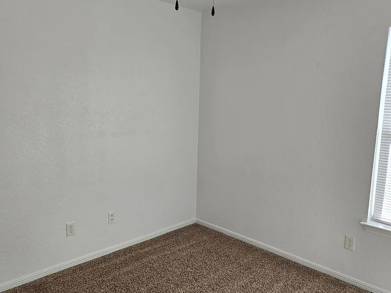 506 Primrose Dr — Photo 9