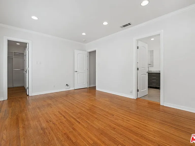 2030 Kelton Ave — Photo 12
