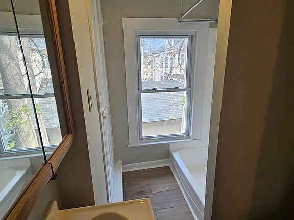 3rd image of 639 Elm St #2R