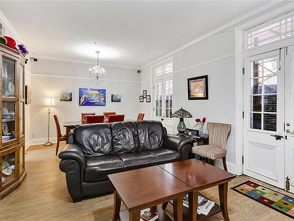 5th image of 528 Saint Louis St #1