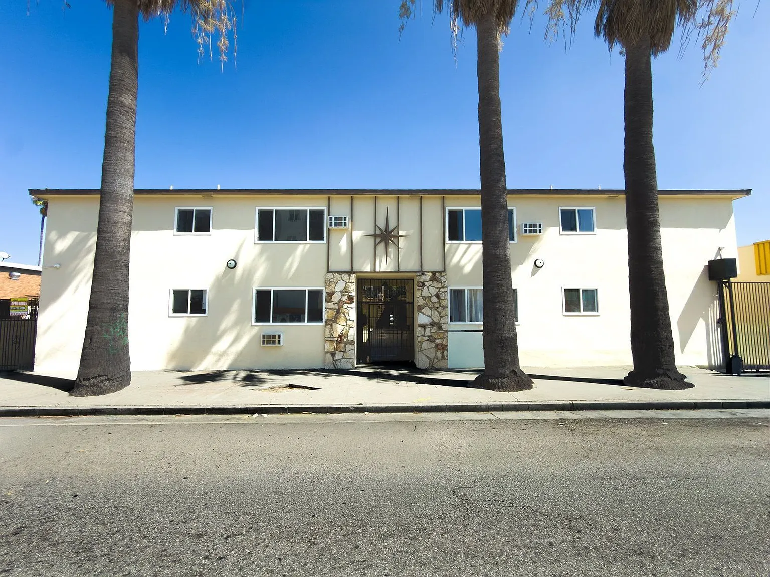 1 bed, 1.0 bath, 700 sqft, $1,745 — Photo 3