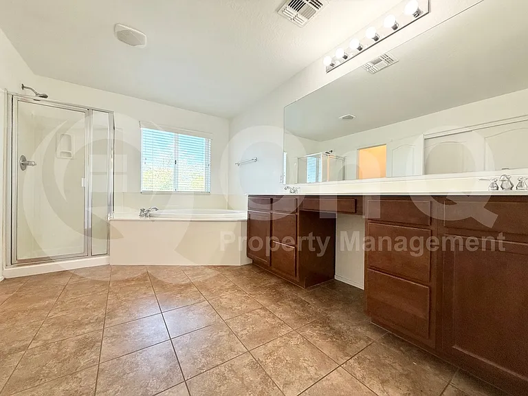 2209 E Pecan Rd — Photo 11