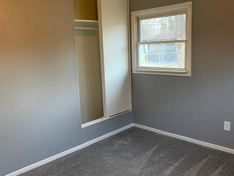 11830 Beech Daly Rd — Photo 5