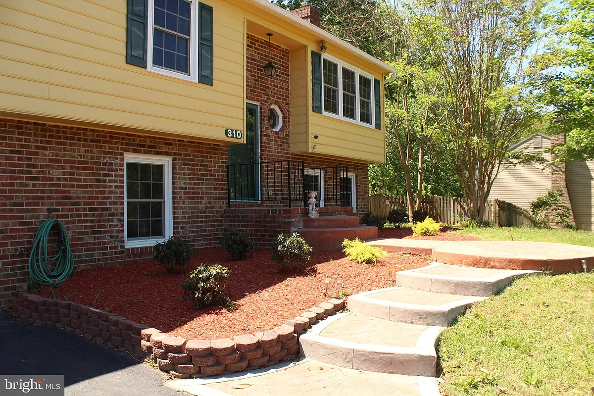 Building Photo - 310 Huckstep Ave