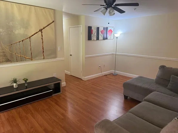 18500 Sweet Autumn Dr #101, Rockville, MD 20852