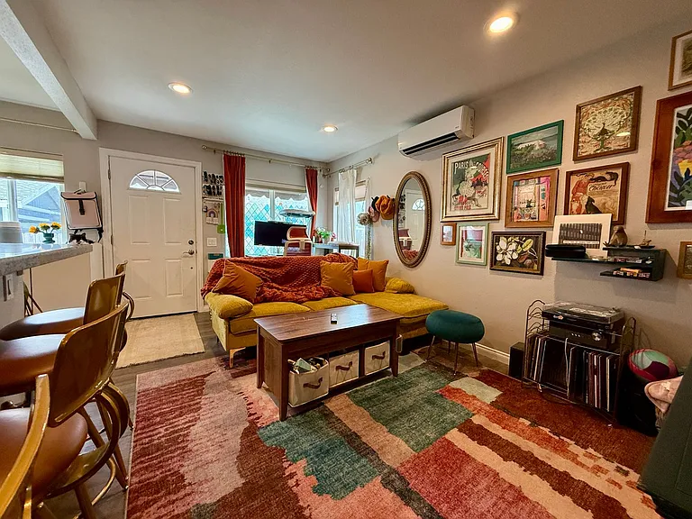 Modern Bungalow with W/D + A/C! Assigned Parking Included & 1 Garage Storage! — Photo 17