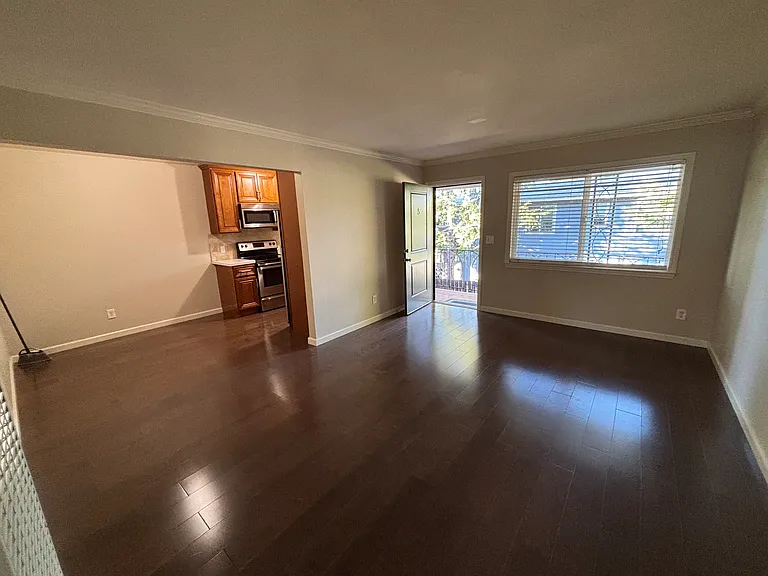 523 Poplar Ave — Photo 5