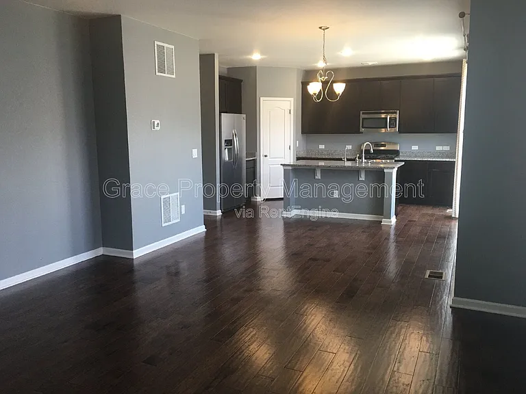 9760 Memphis St — Photo 2