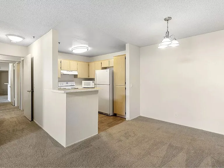 La Regencia Apartments — Photo 45