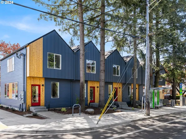 7642 SE Division St #2, Portland, OR 97206