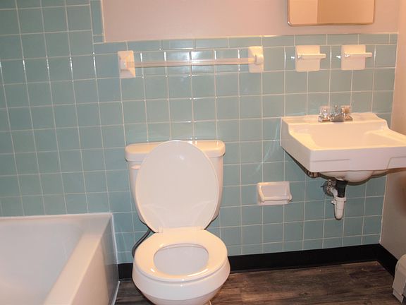 3rd image of 4991 Arbor Village Dr APT C36