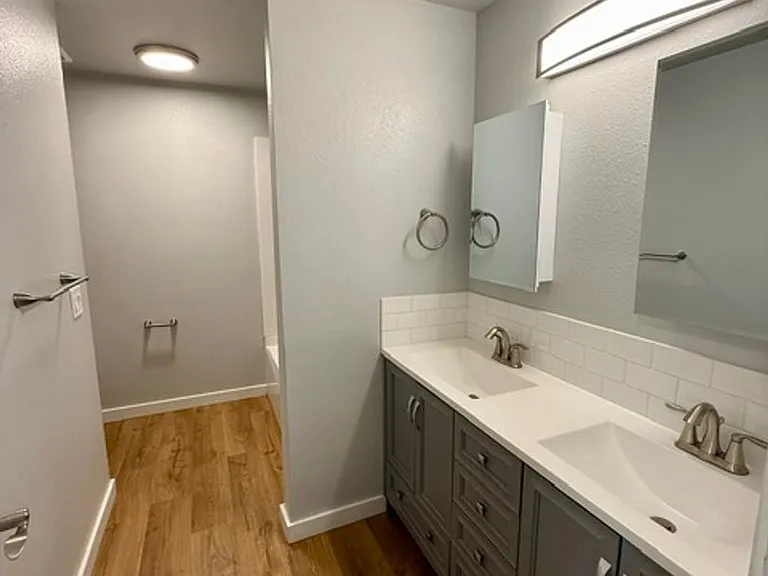 694 SE Centennial St — Photo 10